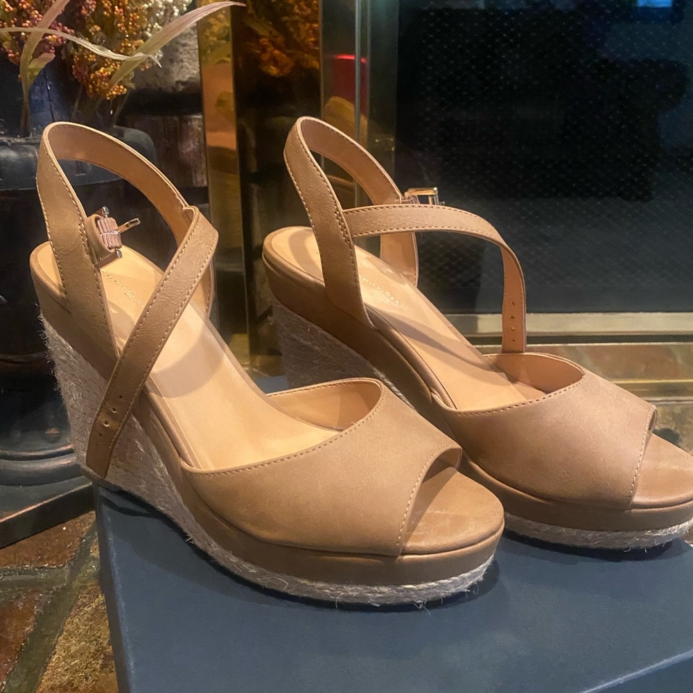 COPY - Tommy Hilfiger sandals size 8.5